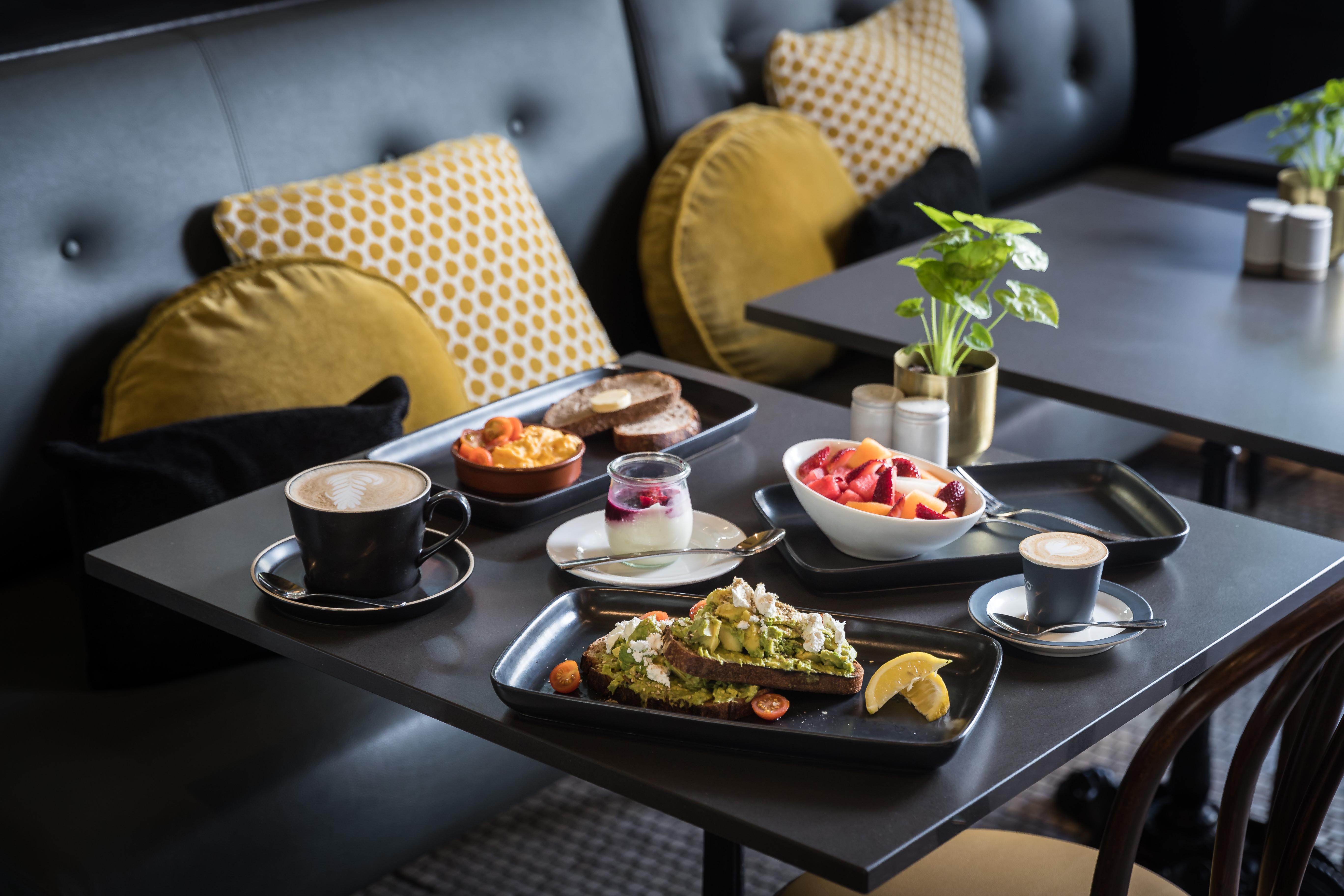 Ovolo The Valley Brisbane Zewnętrze zdjęcie A selection of food and drink at the restaurant