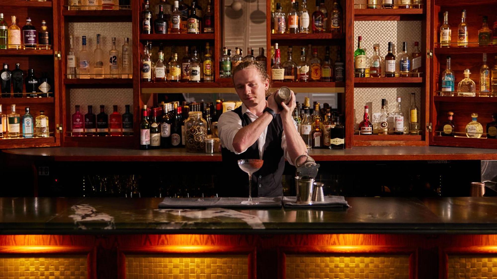Ovolo The Valley Brisbane Zewnętrze zdjęcie A bartender at work