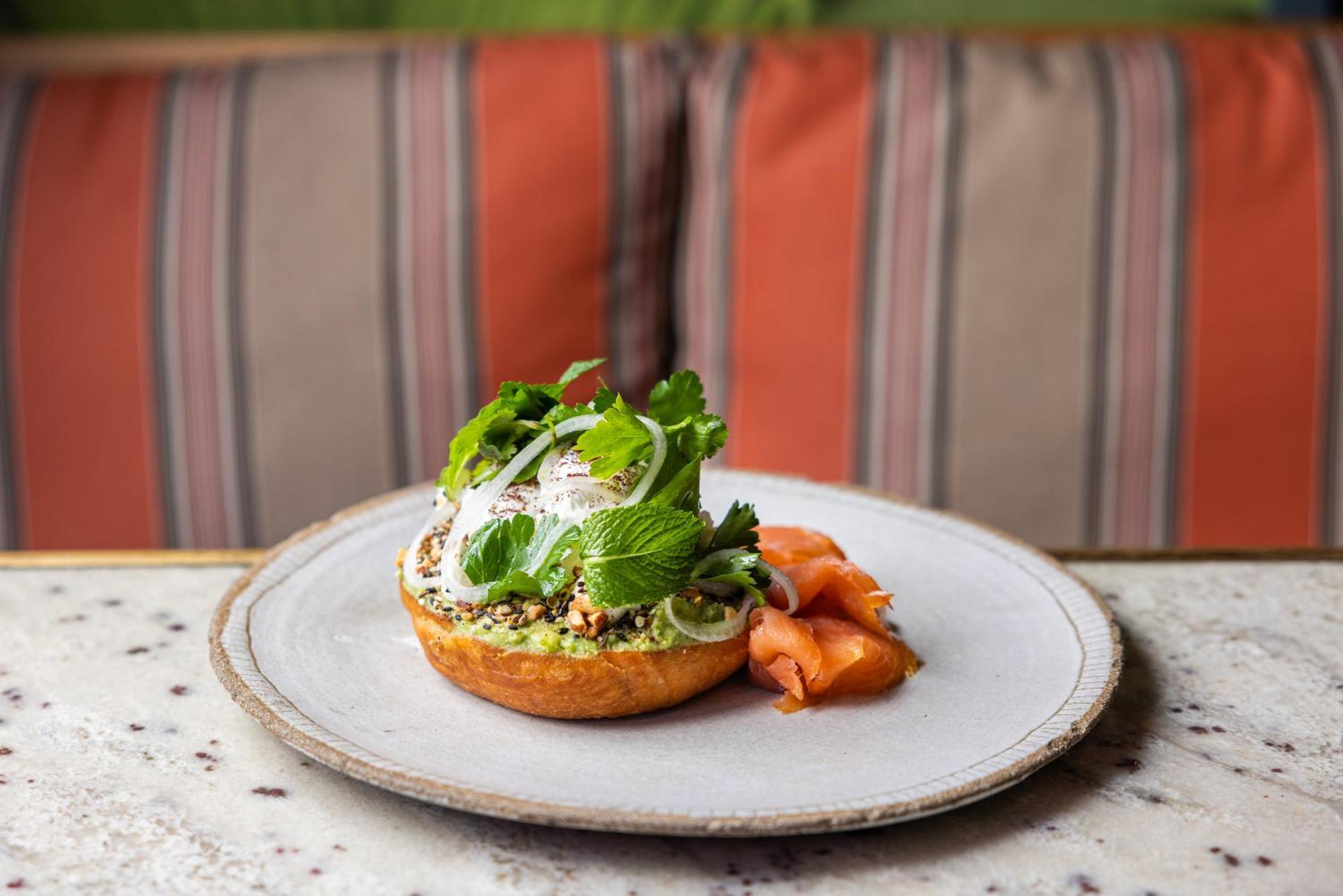 Ovolo The Valley Brisbane Zewnętrze zdjęcie Avocado and salmon bagel