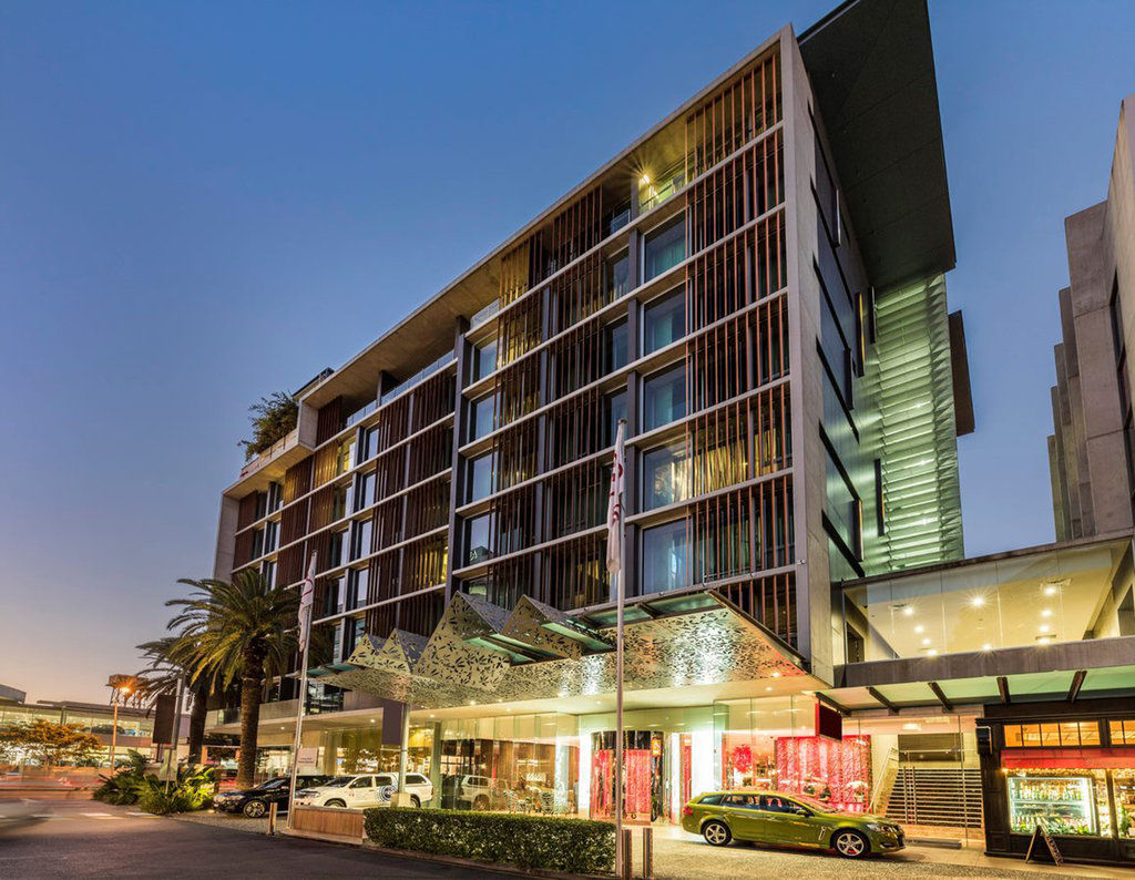 Ovolo The Valley Brisbane Zewnętrze zdjęcie The hotel at night